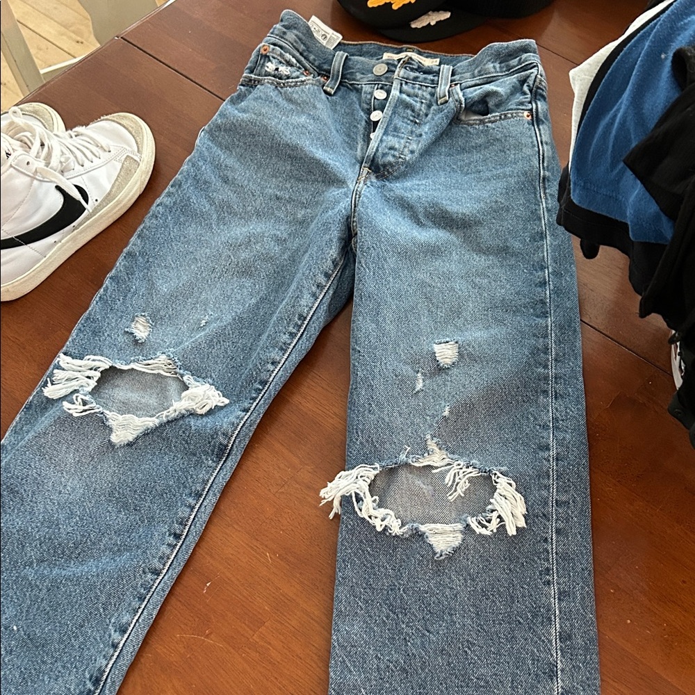 Levis 100% cotton ribcage straight ankle 24 jeans